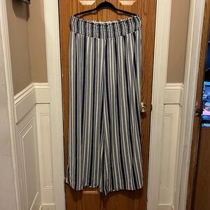 Oddy Blue and White Textured pants